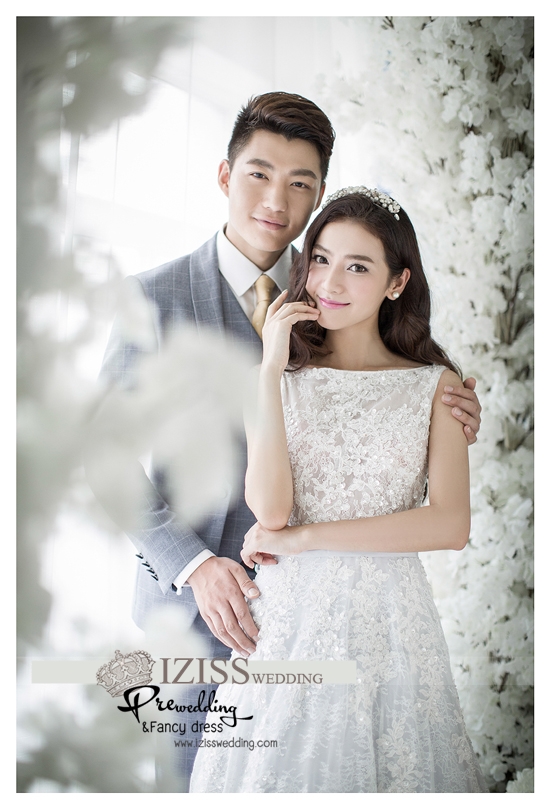 PW577- **พร้อมส่งชุดผู้หญิงสีเทานะคะ ไม่ใช่สีขาวค่ะ**ชุดคู่ถ่ายพรีเวดดิ้ง (prewedding dress) & ชุดแต่งงานแฟนซี (Fancy wedding dress)ชายหญิง "ธีมสีเทา"