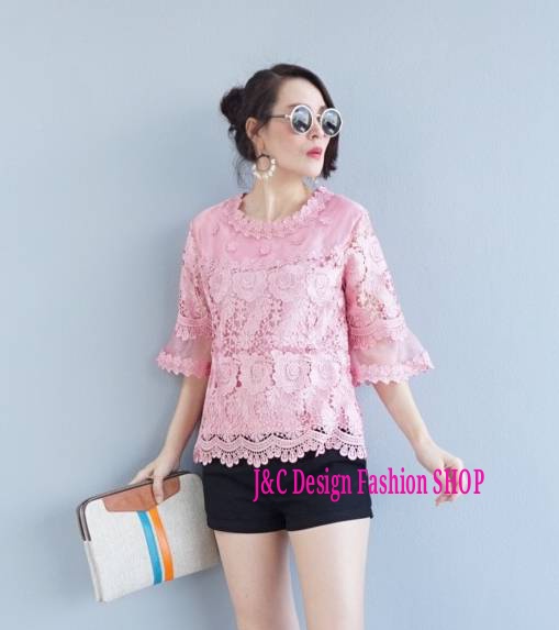 เสื้อลูกไม้สไตน์เกาหลีสีชมพูเสื้อลูกไม้สไตน์วัยรุ่นสีชมพูกระปิ เสื้อผ้าไทยใส่กับผ้าซิ่น เสื้อผ้าฝ้ายใส่กับผ้าถุงสีชมพูกลีบบัว เสื้อใส่ผ้าซิ่น เสื้อลูกไม้พาดาแขนสั้นสีชมพูกระปิ