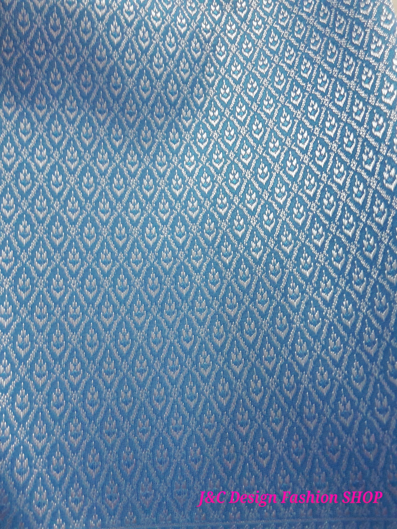 ผ้าถุงสำเร็จรูปแบบป้ายเลื่อนตะขอไทยล้านนา ผ้าถุงสำเร็จรูปยกดอกสอดดิ้นเงิน ผ้าไหมแกมฝ้ายตัดสำเร็จสอดดิ้นเงิน พร้อมส่ง