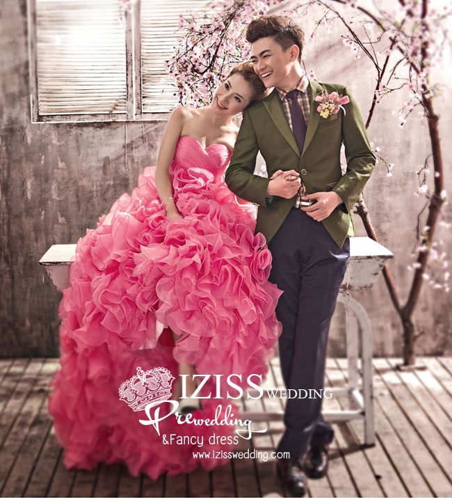 PW234 - **พรีออเดอร์เฉพาะชุดผญ.** ชุดคู่ถ่ายพรีเวดดิ้ง (prewedding dress) & ชุดแต่งงานแฟนซี (Fancy wedding dress)ชายหญิง "ธีมสีชมพู-เขียว"
