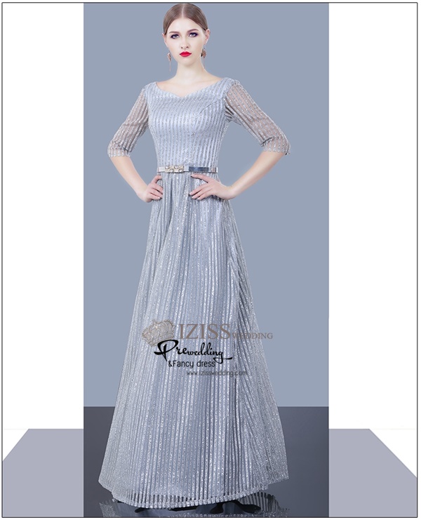 T013 **พรีออเดอร์เดรสชุด glitter สีเทาเงิน**ชุดราตรียาวเลื่อมสีเทาเงินทั้งชุด แขนสั้น เล่นดีเทลซีทรูช่วงแขน เนื้อผ้าโปร่งสลับ glitter แถบลงสีเทาเงิน เข้ารูป สวยงามหรูหราไฮโซมากๆ ค่ะ
