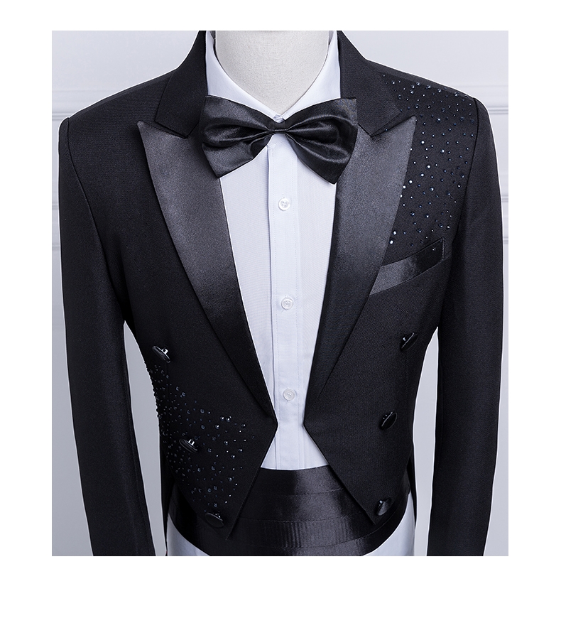 ST133- **พรีออเดอร์**สูททักสิโด้ผู้ชายสีขาว สูททักซิโด้สีดำ แขนยาว พร้อมแถบคาดเอว และกางเกง ชุดสูทเจ้าบ่าว สูทแฟนซี ถ่ายพรีเวดดิ้ง & ชุดแต่งงานแฟนซี (Fancy wedding dress) สูททักสิโด้ผู้ชายสีขาวและสีดำ