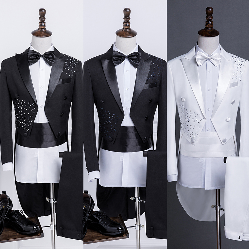 ST133- **พรีออเดอร์**สูททักสิโด้ผู้ชายสีขาว สูททักซิโด้สีดำ แขนยาว พร้อมแถบคาดเอว และกางเกง ชุดสูทเจ้าบ่าว สูทแฟนซี ถ่ายพรีเวดดิ้ง & ชุดแต่งงานแฟนซี (Fancy wedding dress) สูททักสิโด้ผู้ชายสีขาวและสีดำ
