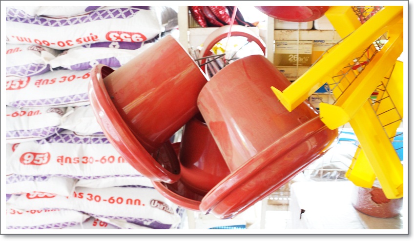 ถังอาหารไก่ขนาดใหญ่ 10นิ้ว สีแดง