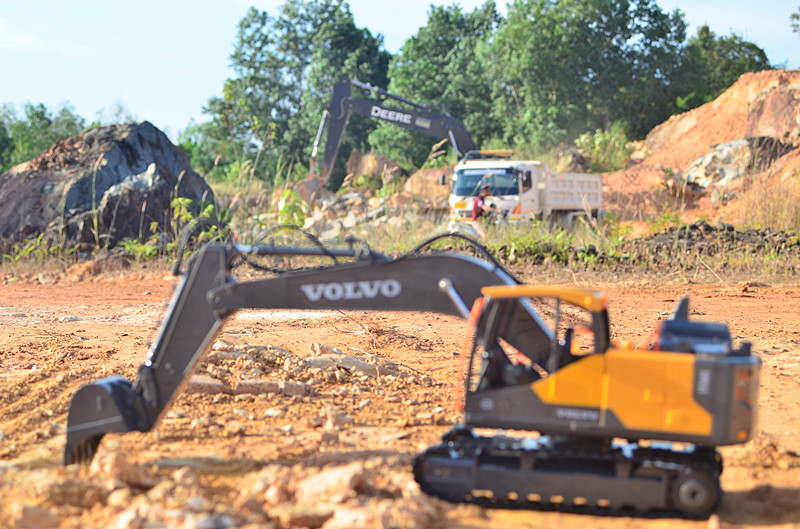 VOLVO EC220 รถแม็คโครบังคับ 1/16