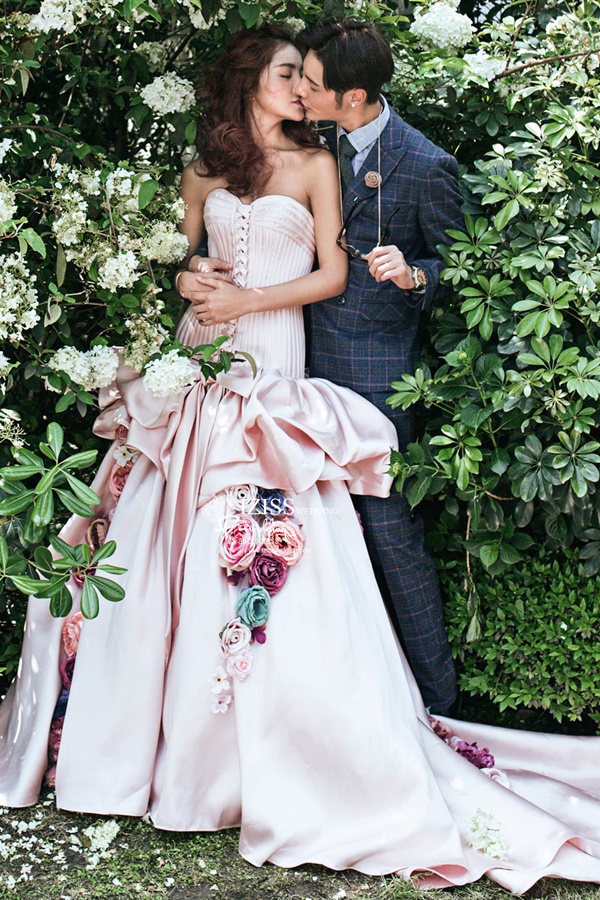 PW490 - **พร้อมส่งเฉพาะชุดผู้หญิง** ชุดคู่ถ่ายพรีเวดดิ้ง (prewedding dress) & ชุดแต่งงานแฟนซี (Fancy wedding dress)ชายหญิง "ธีมสีชมพู"