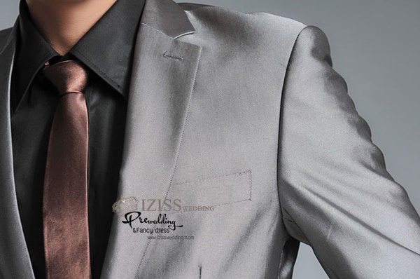 ST060- **พรีออเดอร์**สูทผู้ชายสีเทาเงินมันวาว แขนยาว แบบ 4 กระดุม พร้อมกางเกง ชุดสูทเจ้าบ่าว สูทแฟนซี ถ่ายพรีเวดดิ้ง & ชุดแต่งงานแฟนซี (Fancy wedding dress) สูทผู้ชายสีเทาเงิน