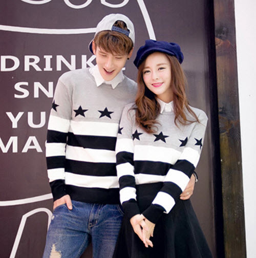 เสื้อกันหนาว ผู้ชาย พร้อมส่ง เสื้อสเวเตอร์ ไหมพรม แขนยาว ลายขวาง ขาวดำ คอกลม แขนจั๊ม ลายดาว