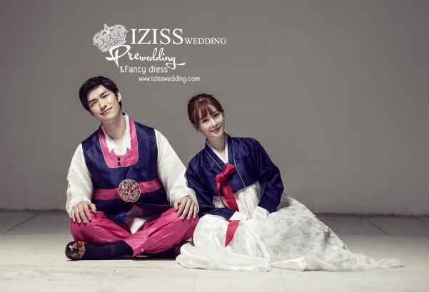 PW367 - **พร้อมเช่า 3,500 ชุดฮันบกเกาหลีทั้งเซ็ทค่ะ** ชุดคู่ถ่ายพรีเวดดิ้ง (prewedding dress) & ชุดแต่งงานแฟนซี (Fancy wedding dress)ชายหญิง "ธีมสีน้ำเงินชมพู"