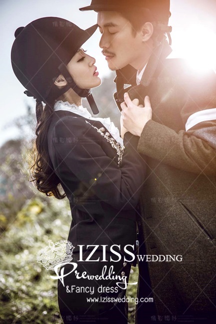 PW169 -**พร้อมส่งทั้งเซ็ท**ชุดคู่ถ่ายพรีเวดดิ้ง (prewedding dress) & ชุดแต่งงานแฟนซี (Fancy wedding dress)ชายหญิง "ธีมชุดขี่ม้า"