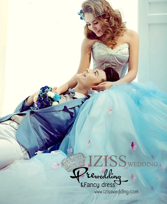 PW086 - **พร้อมส่งชุดผู้ชาย** ชุดคู่ถ่ายพรีเวดดิ้ง (prewedding dress) & ชุดแต่งงานแฟนซี (Fancy wedding dress)ชายหญิง "ธีมสีฟ้า"