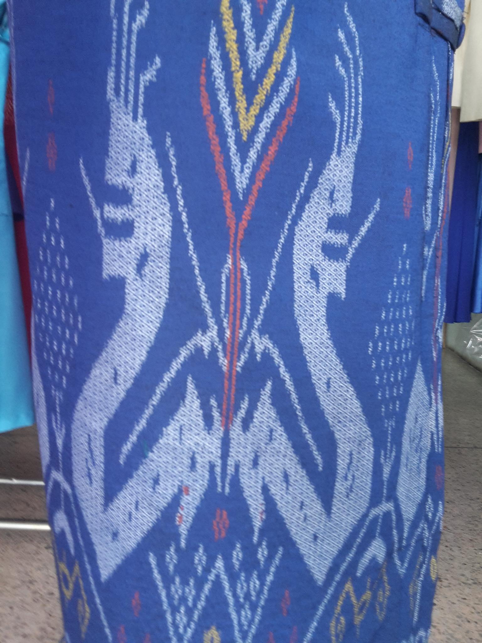 ผ้าซิ่นสำเร็จรูปผ้าซิ่นผ้าฝ้าย แบบป้ายแต่งจีบกระดุมปั้มลายฉัตรนาค ผ้าซิ่นตัดสำเร็จลายฉัตรนาคย้อมคราม