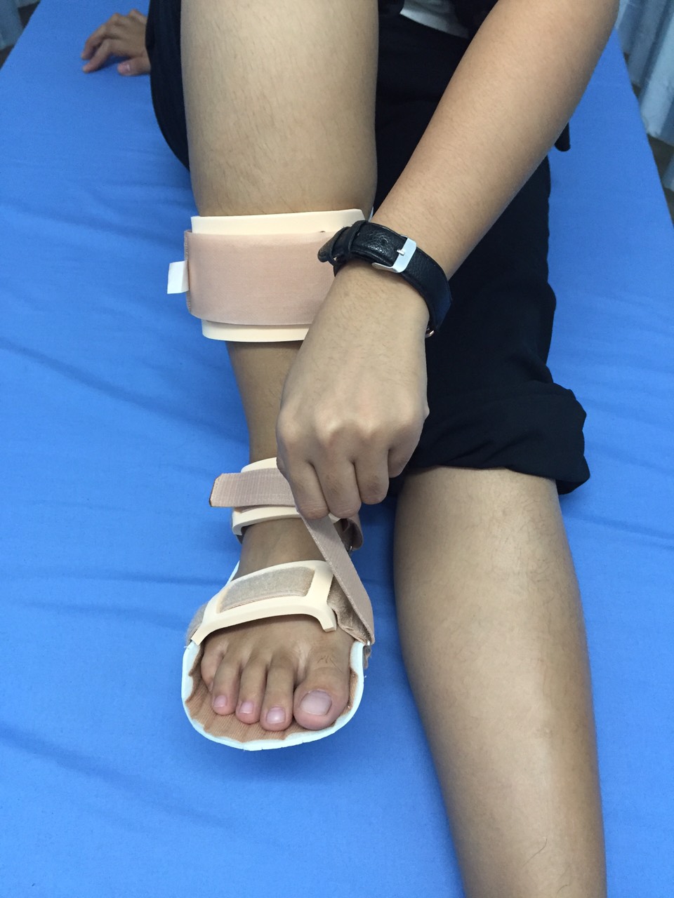 ดามกันปลายเท้าตกแบบบุนุ่ม (AFO Underpad) กันปลายเท้าตก เท้าแกว่ง ดามข้อเท้า ดามปลายเท้า ที่ประคองปลายเท้า