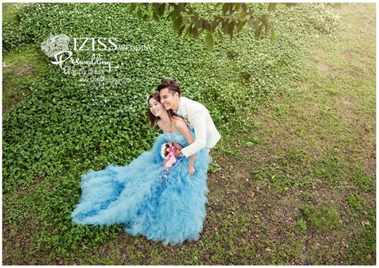 PW386 - **พรีออเดอร์**ชุดคู่ถ่ายพรีเวดดิ้ง (prewedding dress) & ชุดแต่งงานแฟนซี (Fancy wedding dress)ชายหญิง "ธีมสีฟ้า-ขาว"