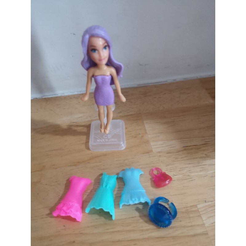 ตุ๊กตาเปลี่ยนชุดได้ มีฐานตั้งมีสติกเกอร์ เปลี่ยนได้ 3ชุด