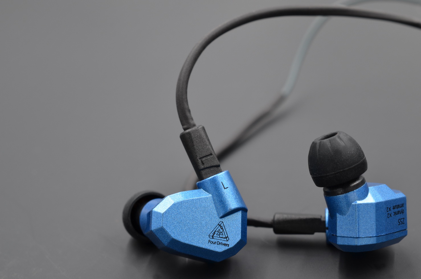 ขาย KZ ZS5 หูฟัง Hybrid 4 ไดร์เวอร์ 2DD+2BA ระดับ Hi-Fi ถอดสายได้