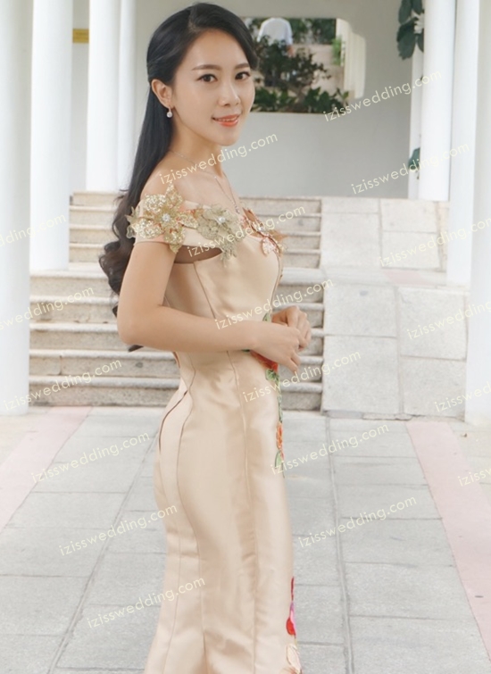 PW495 - **พร้อมส่งสีทอง สีแดงและสีฟ้าค่ะ** ชุดกี่เพ้าสีทอง ชุดคู่ถ่ายพรีเวดดิ้ง (prewedding dress) & ชุดแต่งงานแฟนซี (Fancy wedding dress)ชายหญิง "ธีมสีทอง"