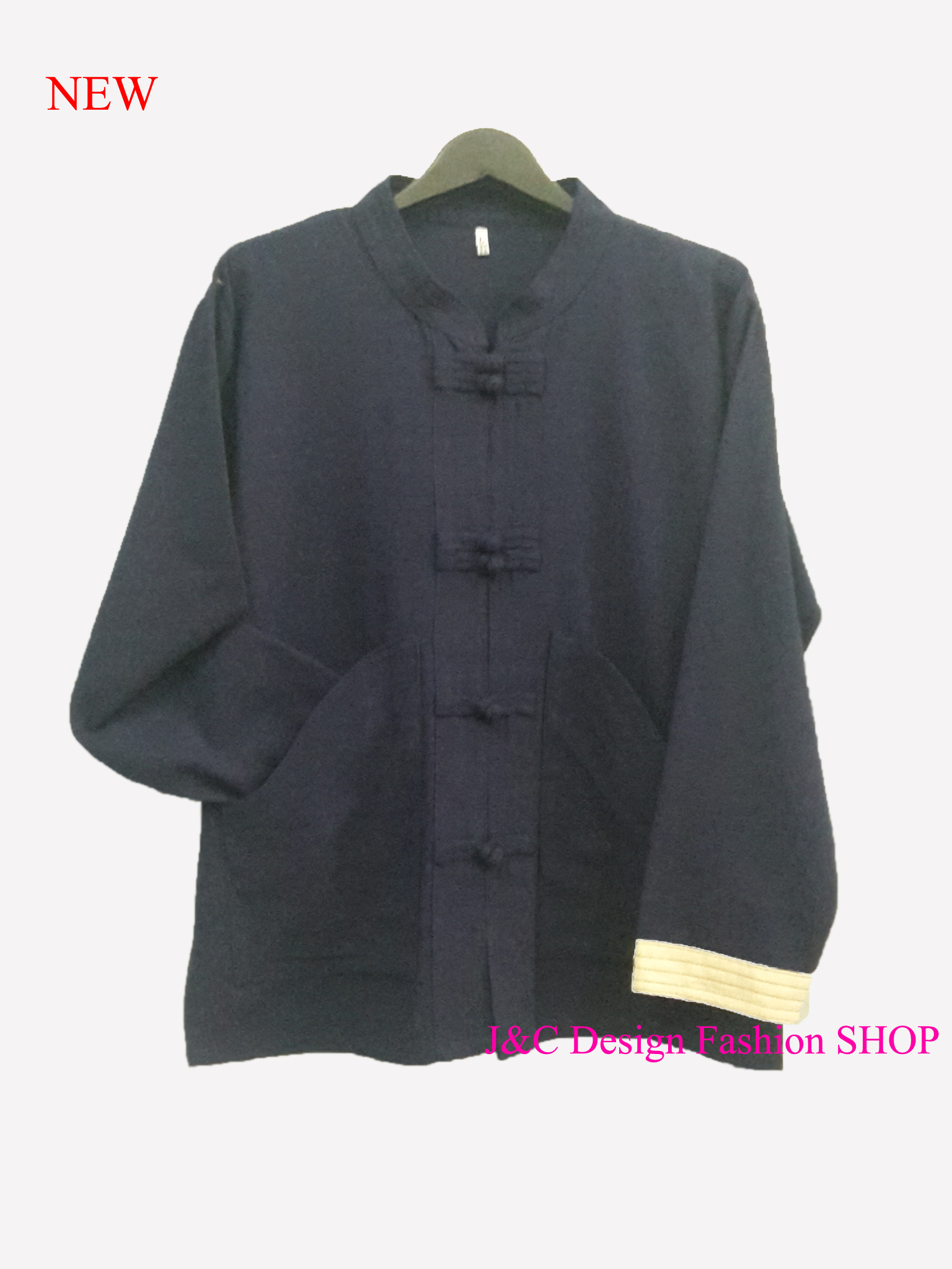 เสื้อผ้าไทยชายแขนยาวสีคราม เสื้อผ้าฝ้ายชายแต่งกระดุ้มปั้นแต่งขลิบสีครีม เสื้อผ้าพื้นเมืองชายวัยรุ่นกระเป๋าเว้า