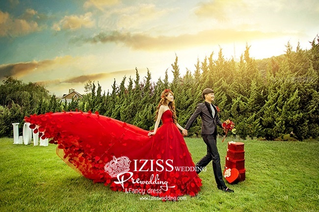 PW203 - **พร้อมส่งค่ะ** ชุดคู่ถ่ายพรีเวดดิ้ง (prewedding dress) & ชุดแต่งงานแฟนซี (Fancy wedding dress)ชายหญิง "ธีมสีแดง-ดำ"