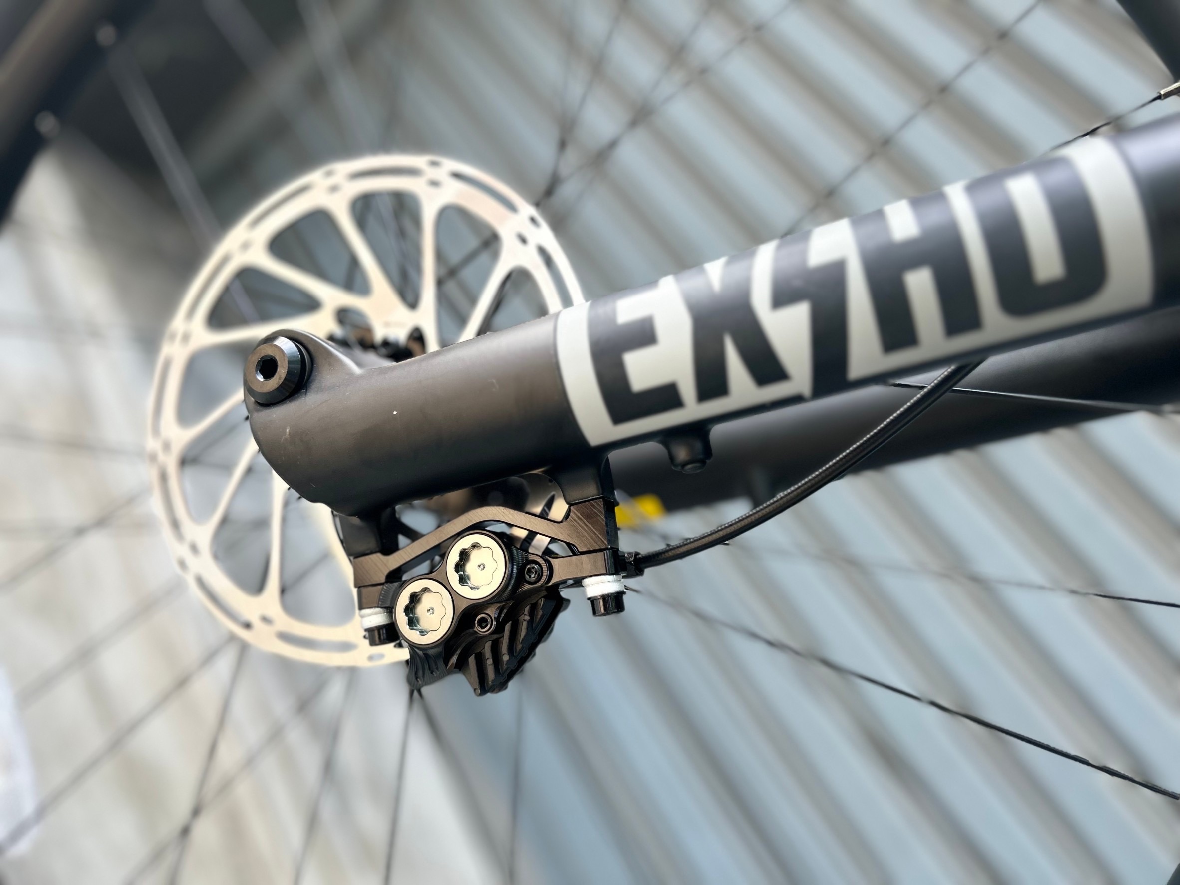 JAVA : 𝗦𝗔𝗟𝗧𝗔𝗙𝗢𝗦𝗦𝗜 𝗖𝗮𝗿𝗯𝗼𝗻 จักรยานเสือภูเขา Full-Suspension เฟรมคาร์บอน เกียร์ Shimano Deore 12 สปีด ดิสน้ำมัน