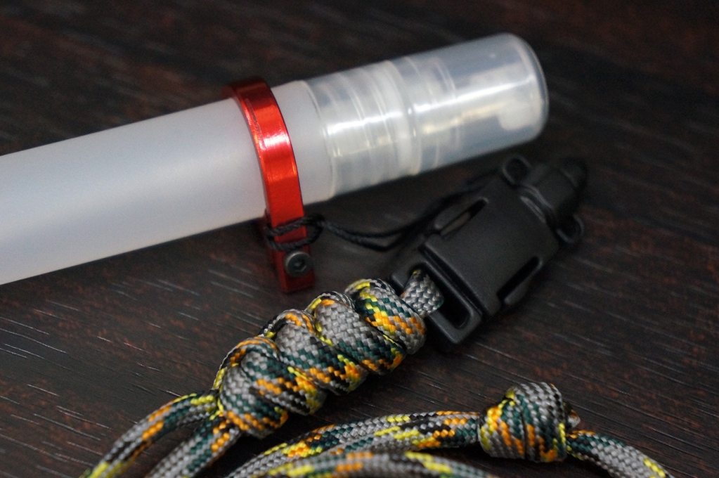 ลายใหม่ สายคล้องคอเชือก Paracord 550 พร้อมตัวแขวนCNC กับ ขวดสเปรย์ ขนาดพกพา 10ml