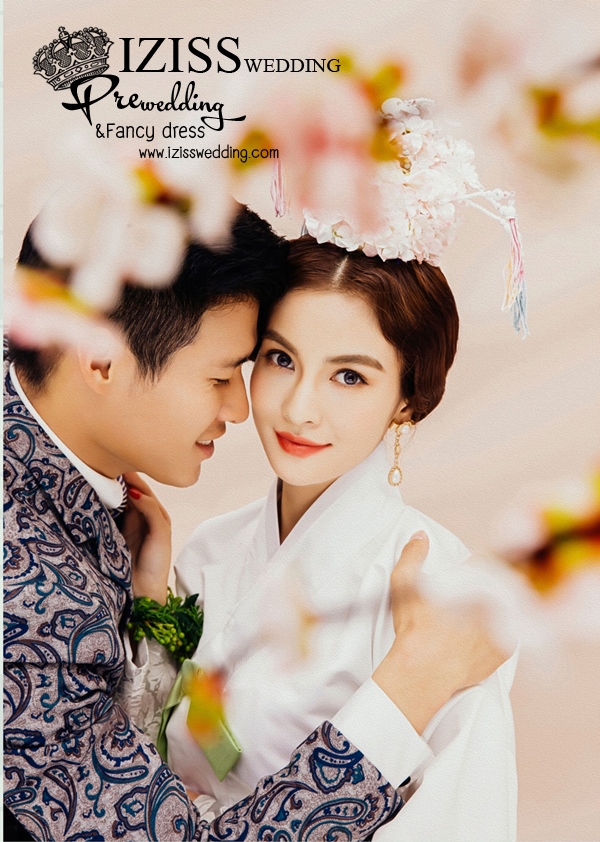 PW369 - **พรีออเดอร์เช่า 3,000 ชุดฮันบกเกาหลีทั้งเซ็ทค่ะ** ชุดคู่ถ่ายพรีเวดดิ้ง (prewedding dress) & ชุดแต่งงานแฟนซี (Fancy wedding dress)ชายหญิง "ธีมสีครีมเขียวอ่อน"