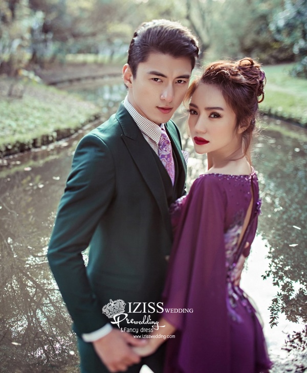 ST018- **พร้อมส่ง**สูทผู้ชายสีเขียวเข้มแขนยาว พร้อมกางเกง ชุดสูทเจ้าบ่าว สูทแฟนซี ถ่ายพรีเวดดิ้ง & ชุดแต่งงานแฟนซี (Fancy wedding dress) สูทผู้ชายสีเขียวเข้ม