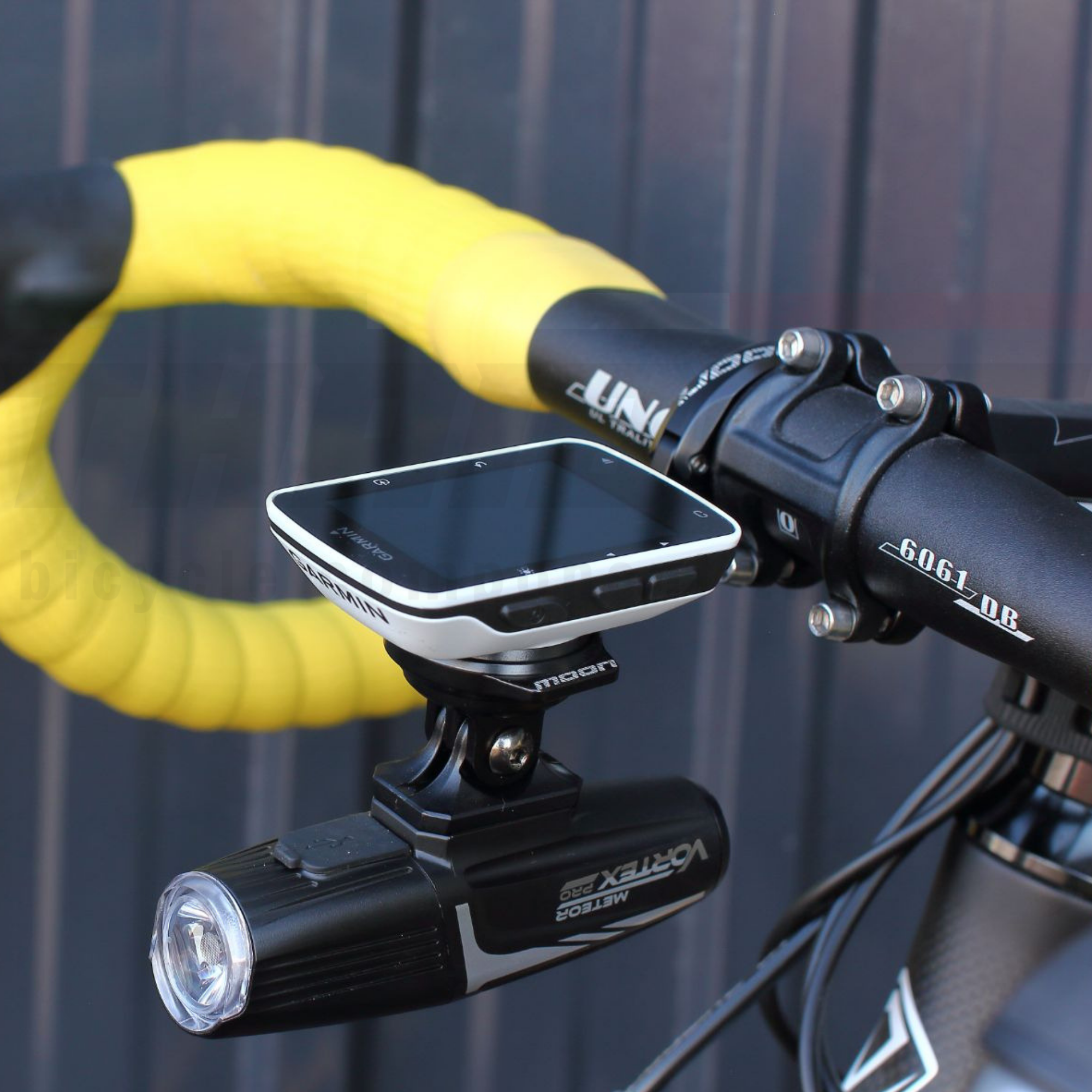 ขายึดไมล์จักรยาน MOON M-01 M-02 M-06 อินทริเกต Garmin WAHOO GARMIN พร้อมยึดไฟ