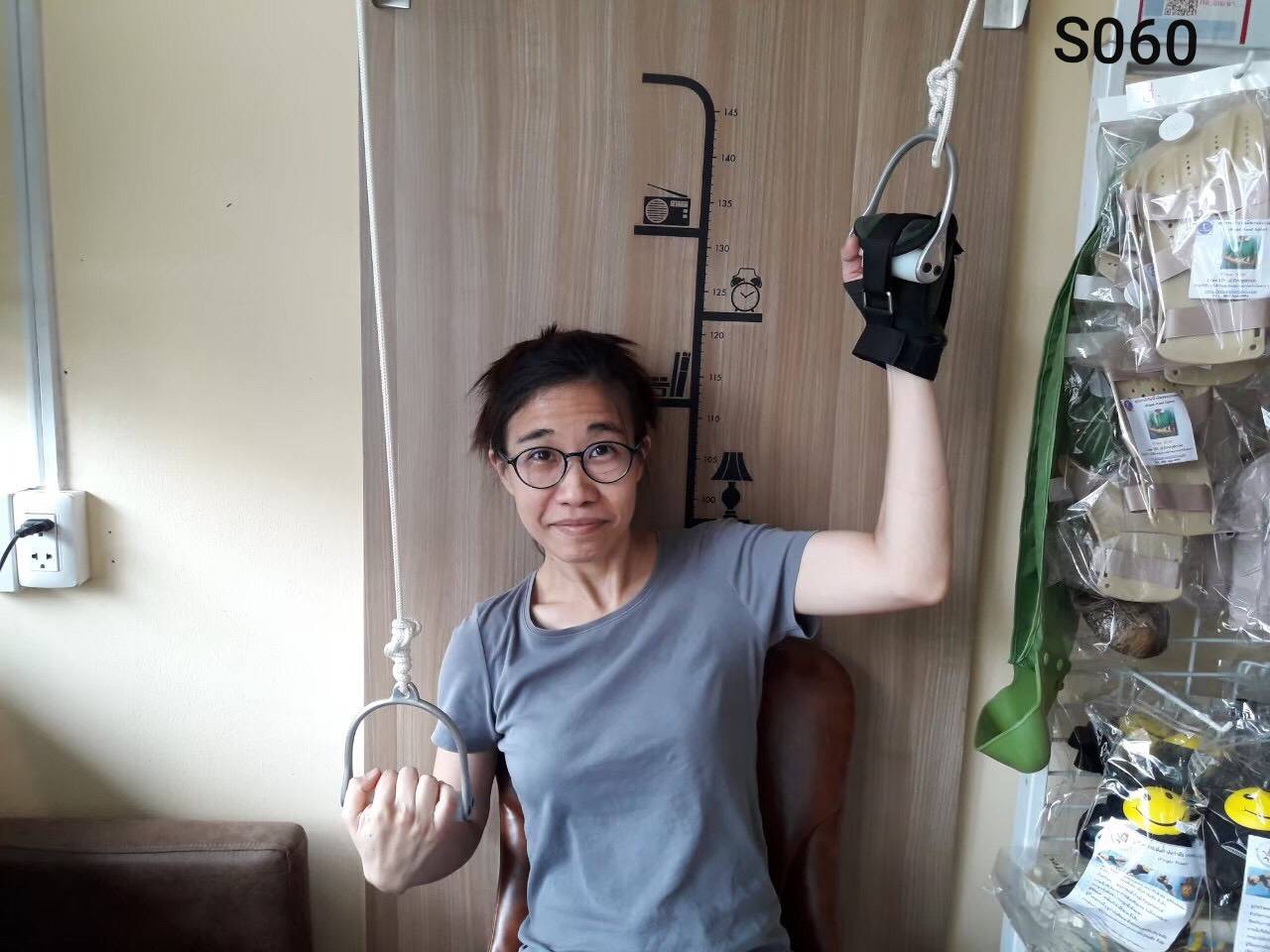ถุงมือดึงรอก (glove pulley)/ถุงมือดึงรอกบริหารไหล่ กล้ามเนื้ออ่อนแรง เส้นเลือดในสมองแตก/ อัมพาต/ถุงมือปั่นจักรยานกายภาพ