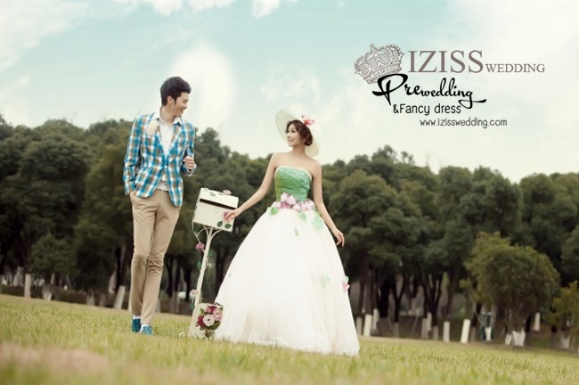 PW214 - Pre order ชุดคู่ถ่ายพรีเวดดิ้ง (prewedding dress) & ชุดแต่งงานแฟนซี (Fancy wedding dress)ชายหญิง "ธีมสีเขียว-ลายสก๊อตฟ้า"
