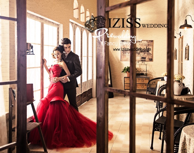 PW258- **พรีออเดอร์ค่ะ** ชุดคู่ถ่ายพรีเวดดิ้ง (prewedding dress) & ชุดแต่งงานแฟนซี (Fancy wedding dress)ชายหญิง "ธีมสีแดง"