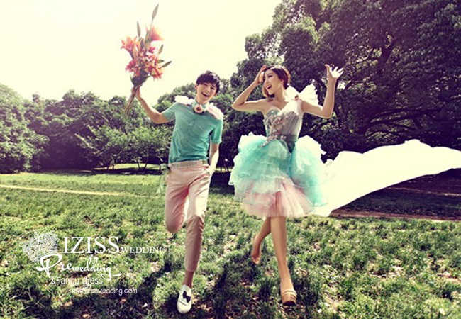 PW158 - **พรีออเดอร์ค่ะ** ชุดคู่ถ่ายพรีเวดดิ้ง (prewedding dress) & ชุดแต่งงานแฟนซี (Fancy wedding dress)ชายหญิง "ธีมสีเขียว-ชมพู"