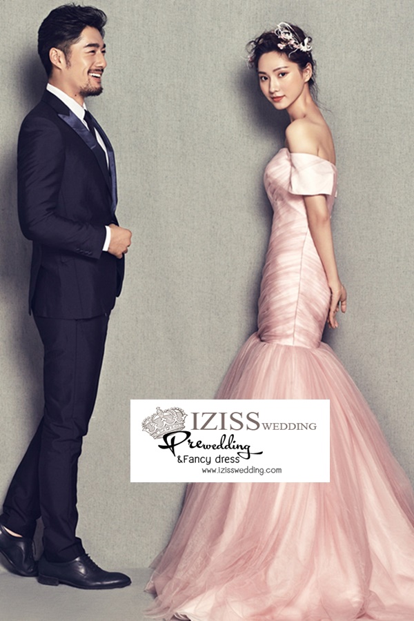 PW554- **พรีออเดอร์ค่ะ**ชุดคู่ถ่ายพรีเวดดิ้ง (prewedding dress) & ชุดแต่งงานแฟนซี (Fancy wedding dress)ชายหญิง "ธีมสีชมพู ดำ"