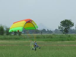 ร่มบินบังคับ