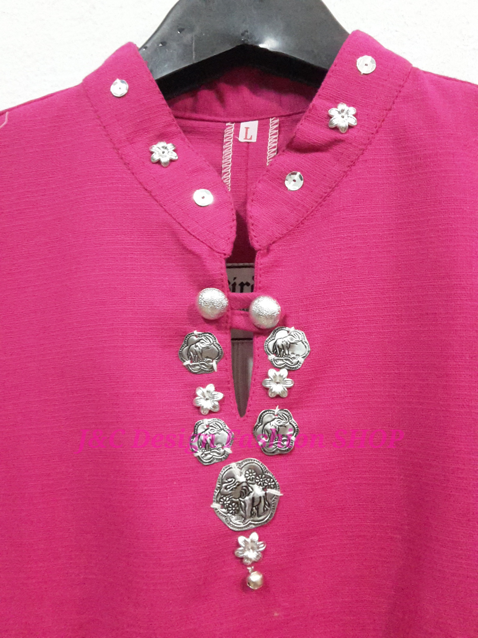 เสื้อผ้าไทย เสื้อผ้าฝ้าย เสื้อใส่ผ้าซิ่น เสื้อผ้าทอพื้นเมือง เสื้อผ้าฝ้ายสีชมพูบานเย็นแต่ง ปักโลหะสีเงิน