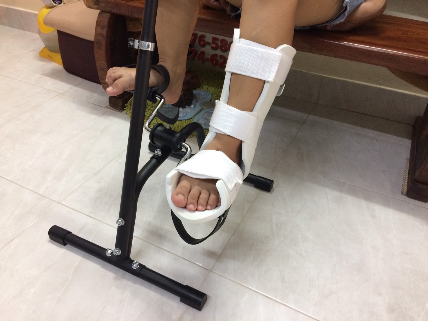 ที่ล็อคเท้าจักรยาน