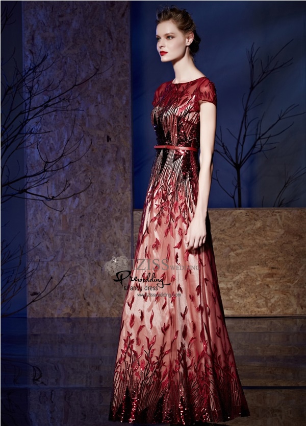 T026 **พรีออเดอร์เดรสชุดเลื่อมสีแดง สีน้ำเงิน สีทอง**ชุดราตรียาวเลื่อมทั้งชุด แขนสั้น เล่นดีเทลซีทรูช่วงอกและแขน แต่งเลื่อมไม้ลายกิ่งไม้ เข้ารูปช่วงเอว กระโปรงทรงปล่อย สวยงามหรูหราไฮโซมากๆ ค่ะ