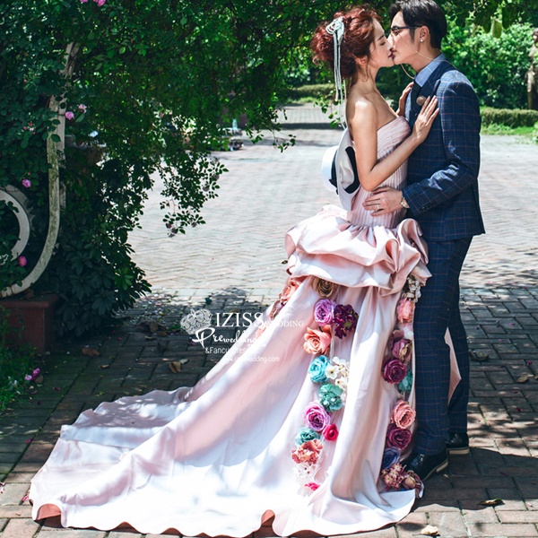 PW490 - **พร้อมส่งเฉพาะชุดผู้หญิง** ชุดคู่ถ่ายพรีเวดดิ้ง (prewedding dress) & ชุดแต่งงานแฟนซี (Fancy wedding dress)ชายหญิง "ธีมสีชมพู"