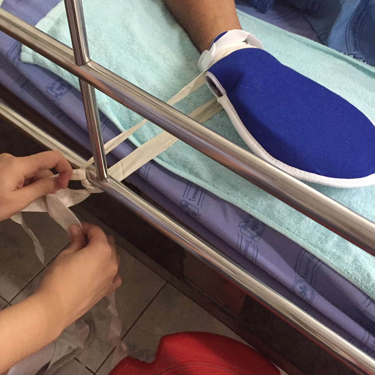 ถุงมือกันดึงกันดิ้น (Protection Glove)