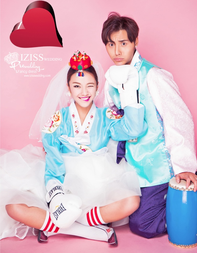 PW373 - **พรีออเดอร์เช่า 5,500 ชุดฮันบกเกาหลีทั้งเซ็ทค่ะ** ชุดคู่ถ่ายพรีเวดดิ้ง (prewedding dress) & ชุดแต่งงานแฟนซี (Fancy wedding dress)ชายหญิง "ธีมสีครีมเขียวอ่อน"