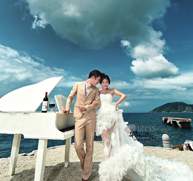 PW402- **พรีออเดอร์**ชุดคู่ถ่ายพรีเวดดิ้ง (prewedding dress) & ชุดแต่งงานแฟนซี (Fancy wedding dress)ชายหญิงสไตล์เจ้าชายเจ้าหญิง "ธีมสีน้ำเงิน"