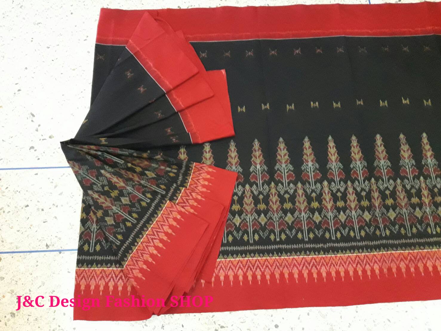 ผ้าซิ่นมัดหมี่ตีนแดง ผ้าซิ่นตีนแดง ผ้าถุงฝ้ายมัดหมี่ตีนแดง ผ้าทอพื้นเมืองบุรีรัมย์ ลายขอนาคเล็ก อัปสรา 2 เมตร