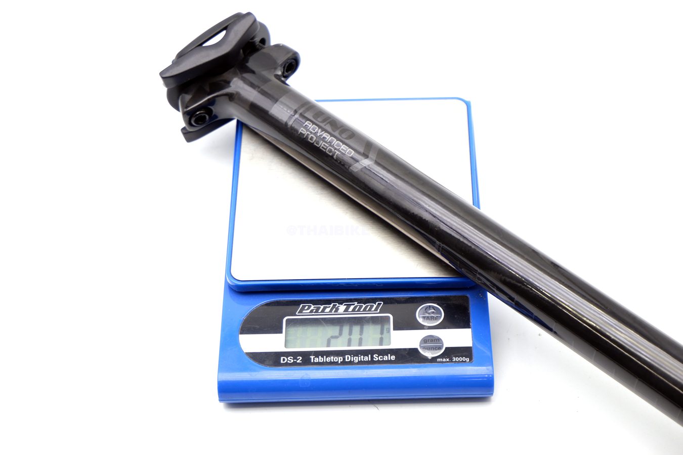 หลักอานตรงคาร์บอน UNO รุ่น QTSP03 ขนาด 27.2x400มม.