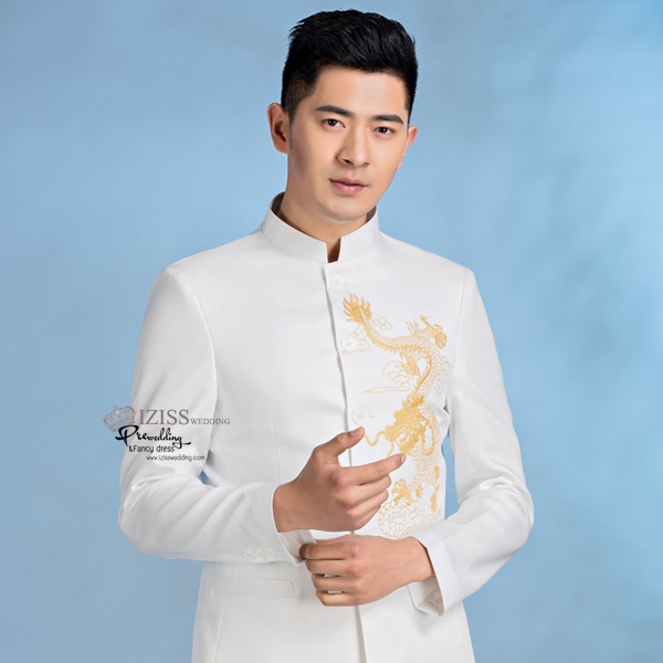 ST082 **พรีออเดอร์**สูทจีนผู้ชายสีขาวแขนยาวปักลายมังกรสีทอง สีแดง สีน้ำเงิน สีเงิน ติดกระดุมสีขาว พร้อมกางเกงสีขาวขาสอบ ชุดสูทเจ้าบ่าว สูทแฟนซี ถ่ายพรีเวดดิ้ง & ชุดแต่งงานแฟนซี (Fancy wedding dress) สูทผู้ชายสีขาว