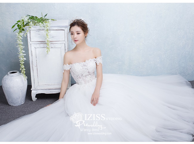 BR137 **พรีออเดอร์**ชุดแต่งงาน&ชุดเจ้าสาวแบบยาวสีขาวเกรดพรีเมี่ยม เปิดไหล่ มีแขน หรูหราน่ารัก สวยโดดเด่นไม่ซ้ำใคร