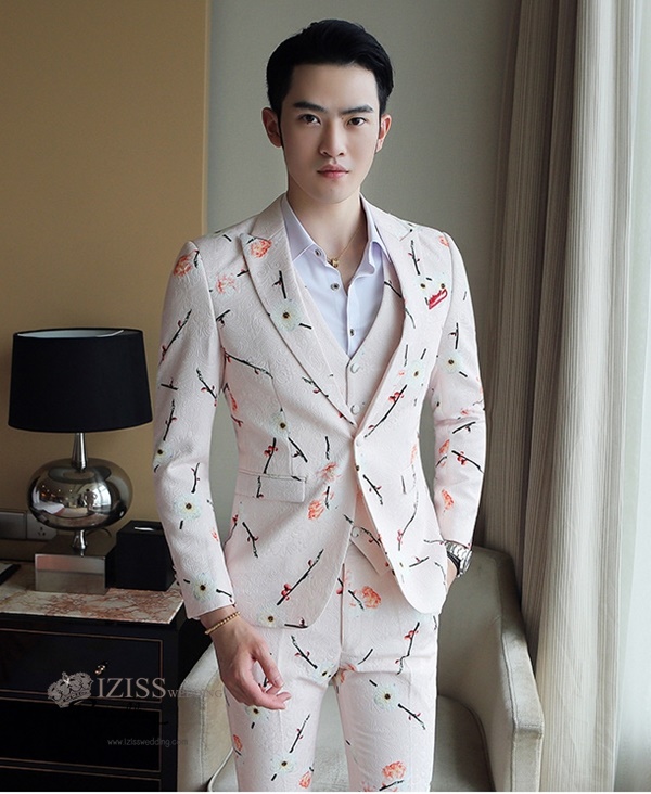 ST122- **พรีออเดอร์**สูทแฟนซีผู้ชายสีโอโรสลายดอกเหมย แขนยาว พร้อมกางเกง ชุดสูทเจ้าบ่าว สูทแฟนซี ถ่ายพรีเวดดิ้ง & ชุดแต่งงานแฟนซี (Fancy wedding dress) สูทผู้ชายสีโอโรสลายดอกเหมย