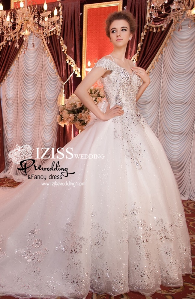 BRL001 **พรีออเดอร์**ชุดแต่งงานหรูหราประดับดอกไม้ผสมเพชรและคริสตัล สวยงามดุจเจ้าหญิง