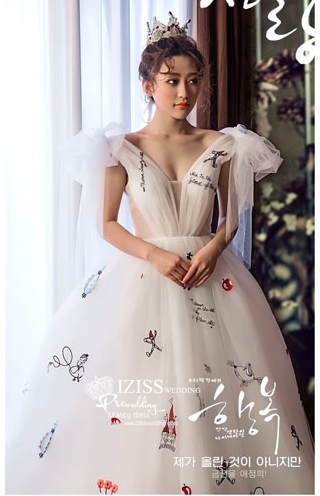 PW571- **พร้อมส่งเฉพาะชุดผู้หญิงค่ะ**ชุดคู่ถ่ายพรีเวดดิ้ง (prewedding dress) & ชุดแต่งงานแฟนซี (Fancy wedding dress)ชายหญิง "ธีมสีขาว"