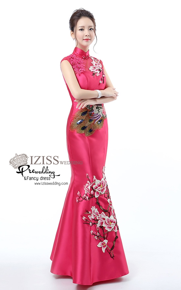 PW443- **พร้อมส่งค่ะ**ชุดกี่เพ้ายาว ชุดยกน้ำชา ชุดถ่ายพรีเวดดิ้ง (prewedding dress) & ชุดแต่งงานแฟนซี (Fancy wedding dress) "ธีมสีแดง"