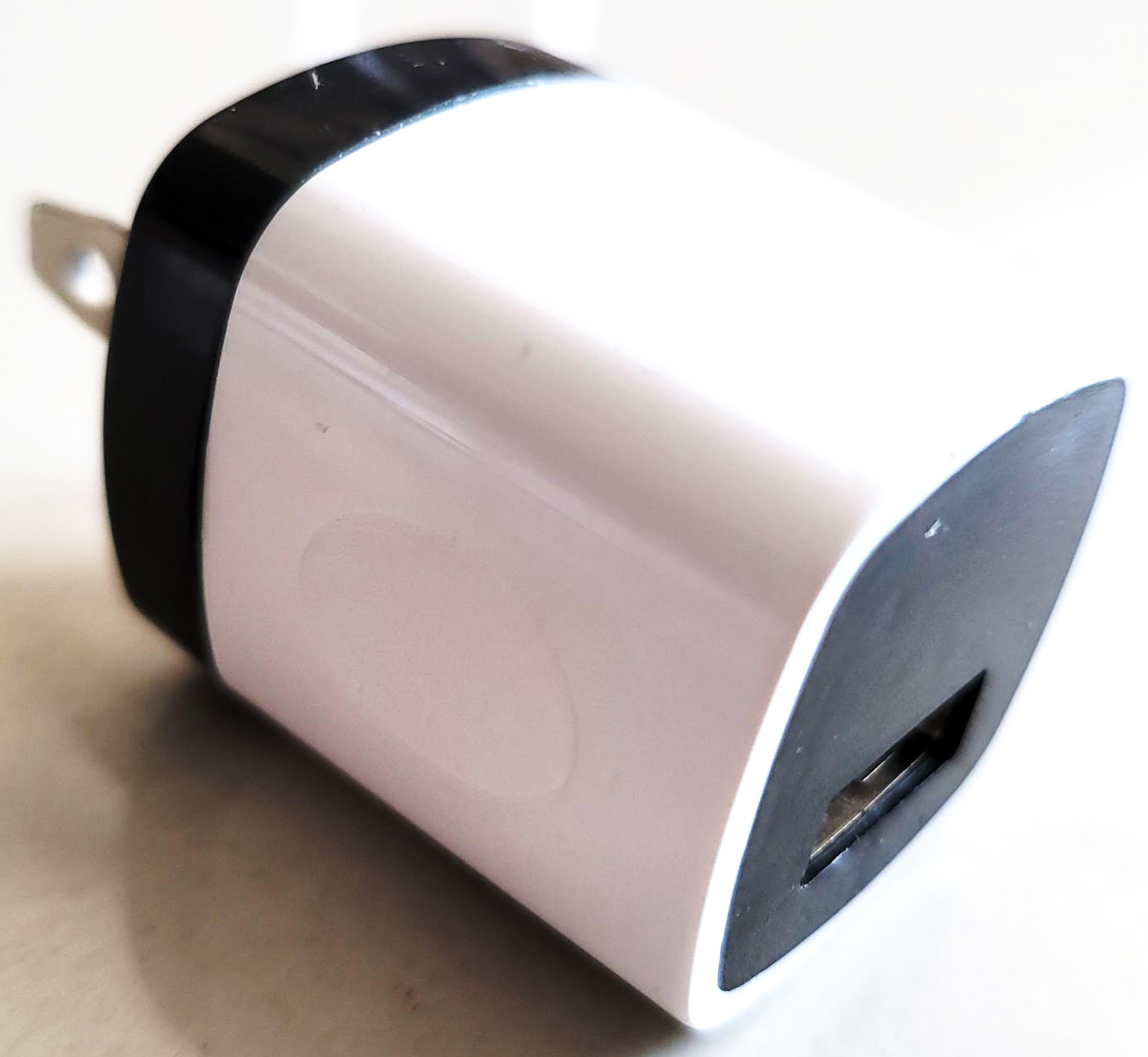 หัวชาร์ทไอโฟนสีสดกล่อง 10.5 ซม.